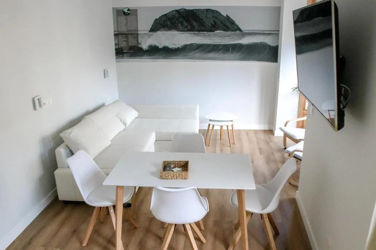 Apartamentos Mundaka Surf Camp Aparthotel